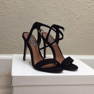Landen size 6 black suede sandals.